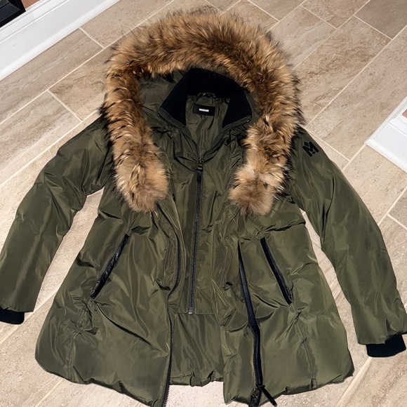 ADALI - Picture 1 of 7